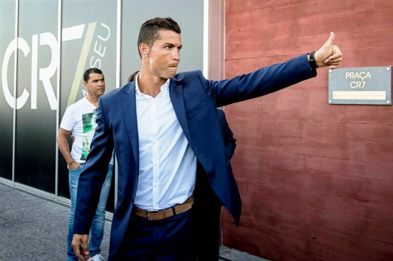 Ronaldo will give his hotels in Portugal to hospitals for free