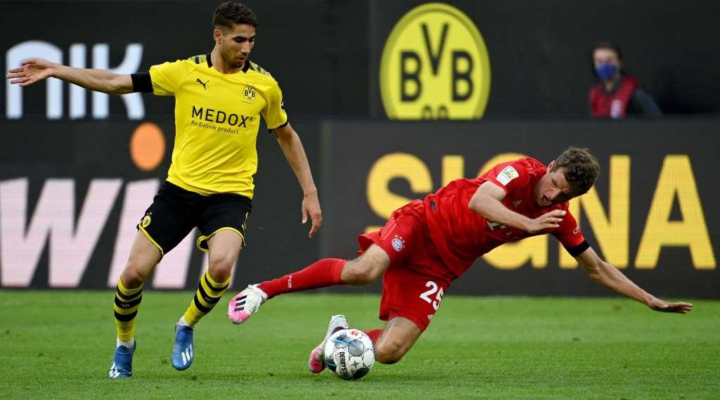 63 'Ashraf Hakimi (Borussia Dortmund) commits a foul. Referee Tobias Stiler stops the game.