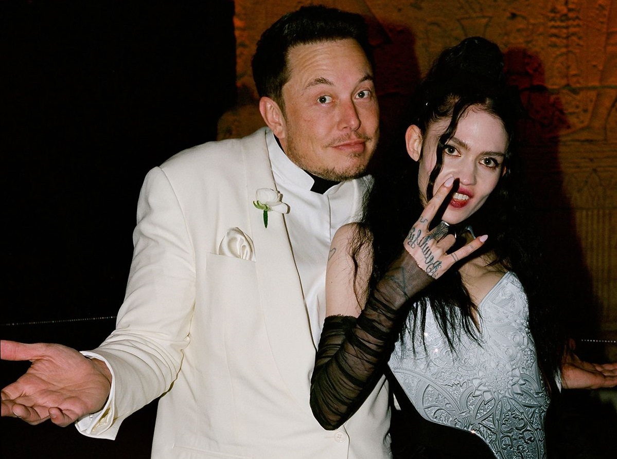Singer Grimes gave birth to a baby. Elon Musk became a father for the sixth time
