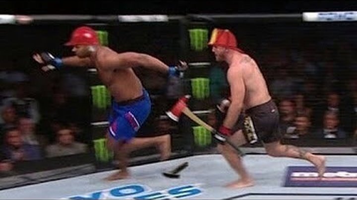 5 funny and ridiculous moments in MMA fights.