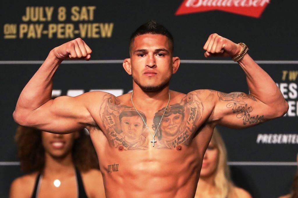Anthony Pettis showed the bottle trick