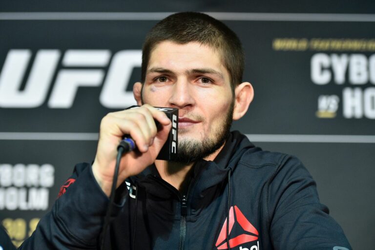 Khabib Nurmagomedov showed a photo from Mecca with “brothers”
