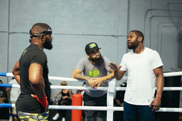 Tyron Woodley told how the first training session with Floyd Mayweather went, in preparation for the fight with Jake Paul