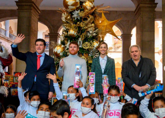 Video Canelo Alvarez pulls up driving huge truck carrying 5,500 Christmas toys for children in Mexico