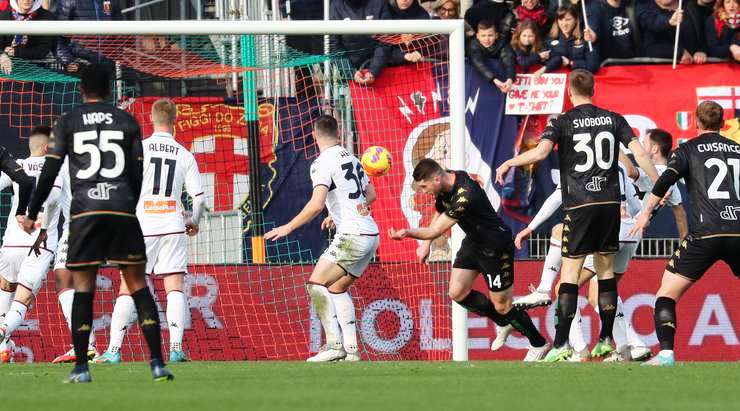 Genoa come from a goal down to steal a point against a well-organised Venezia outfit 20.02.2022