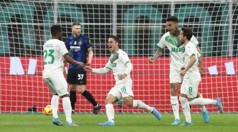 Goals from Giacomo Raspadori and Gianluca Scamacca gave Sassuolo a win over Inter Milan 20.02.2022
