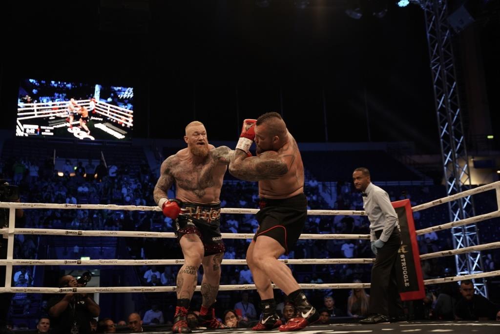 Game of Thrones giant Thor beats bitter rival in boxing’s heaviest fight (VIDEO)