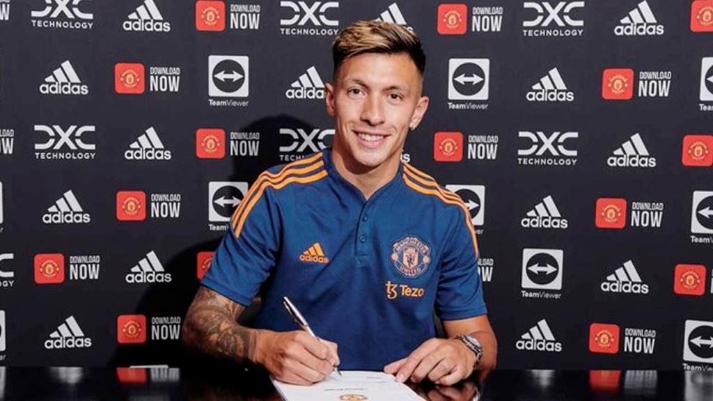 Manchester United complete Lisandro Martinez signing from Ajax