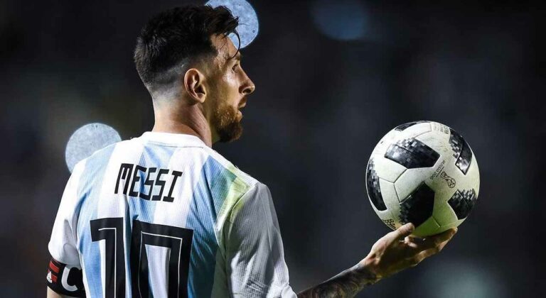 Argentina legend heaps praise on Lionel Messi