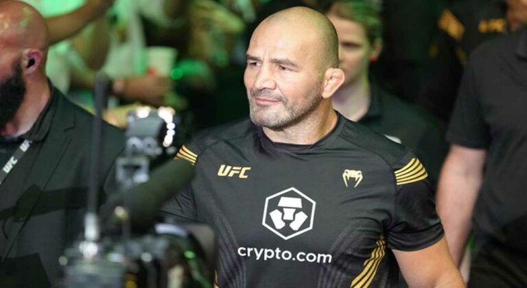 Take a look how UFC fans react with most heartwarming GIFs to Glover Teixeira being removed from roster