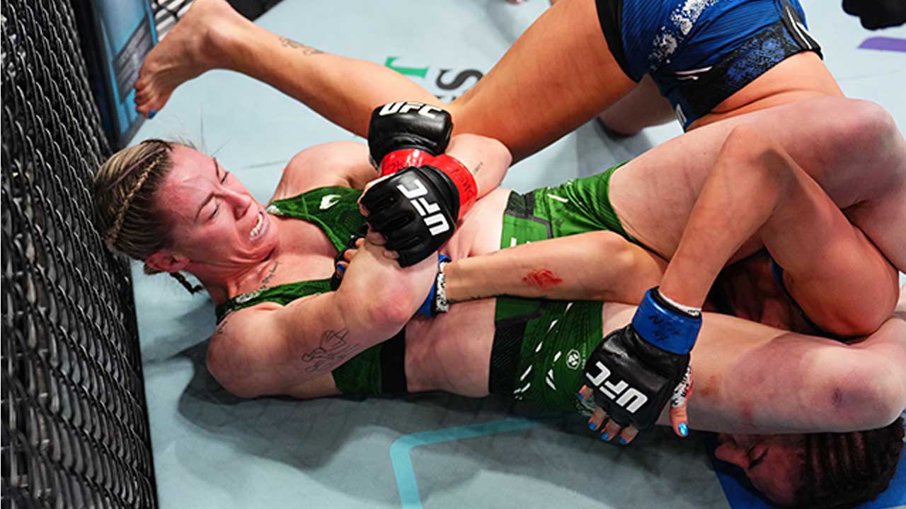 Molly McCann ends it with an armbar with 1 second left in the 1st round at UFC Vegas 85 in strawweight debut - Highlights