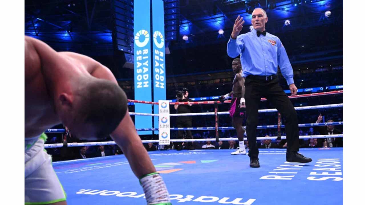 Joshua Buatsi scored two wins by knockout to defeat Willy Hutchinson for the interim WBO title (Highlights)