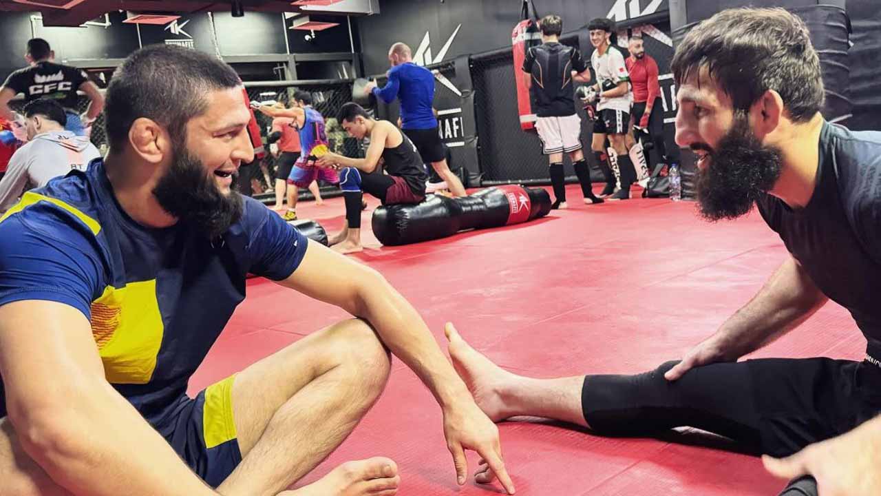 A training partner explains why Khamzat Chimaev's game plan is misunderstood and claims that 'Borz' will defeat both Dricus du Plessis and Sean Strickland