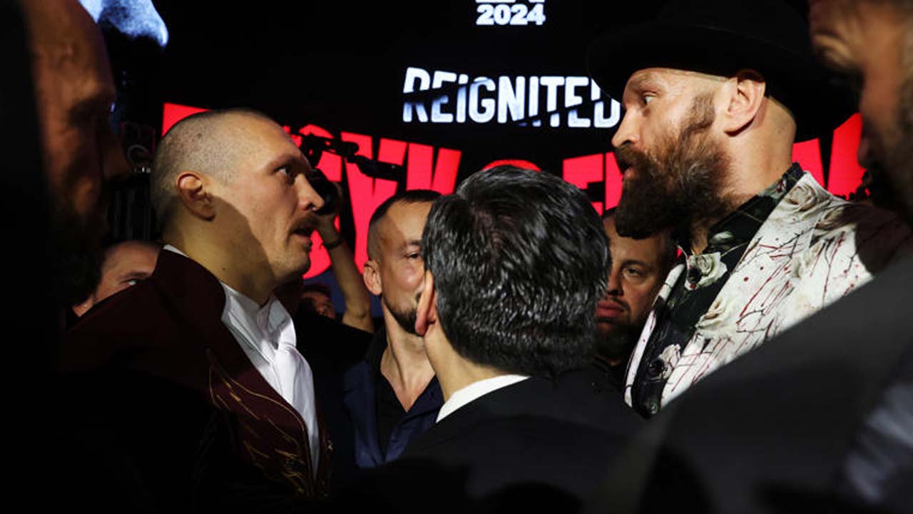 Oleksandr Usyk and Tyson Fury have 10-minute staredown ahead of heavyweight rematch